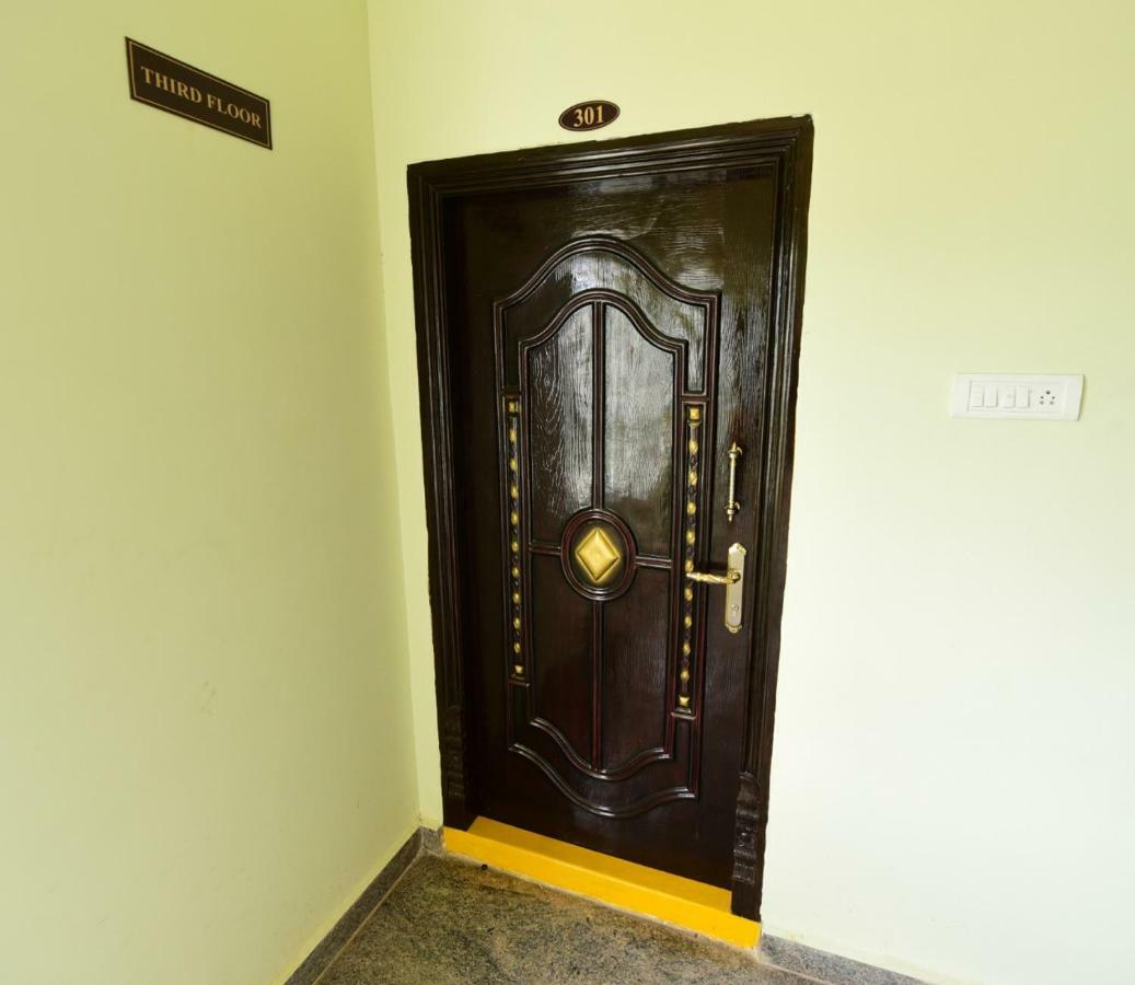 Sree Service Apartments 蒂鲁帕蒂 外观 照片